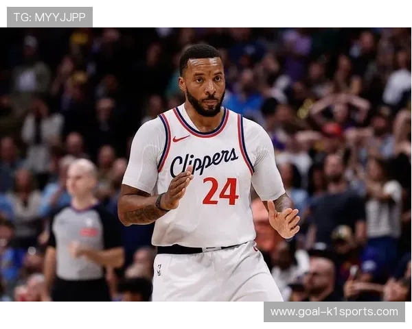 身穿32号球衣的足球明星是谁 他在赛场上的表现如何